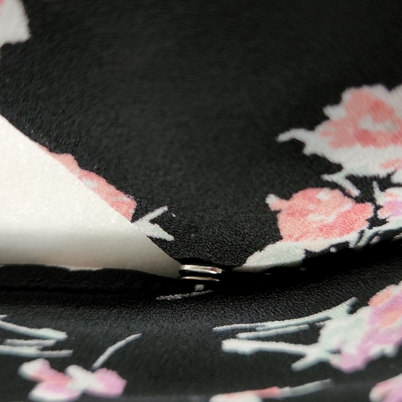 Candie's Floral & Lace Blouse - Picture 4 of 9